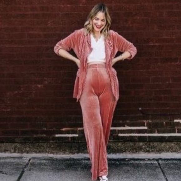 Vada Winter Pink Striped Velvet Lounge Set - Picture 1 of 8